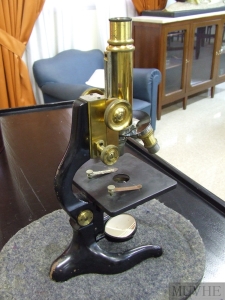 Leitz microscope
